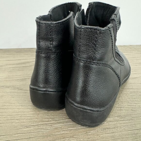 CLARKS Short Black Booties - Size 6.5 - Picture 4 of 9